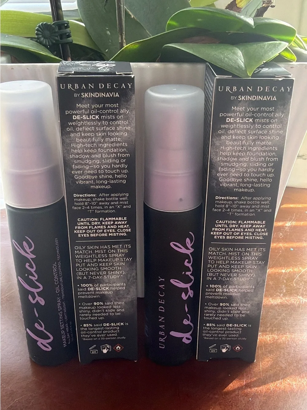 Urban Decay de-slick Makeup Setting Spray — Black with Purple Text